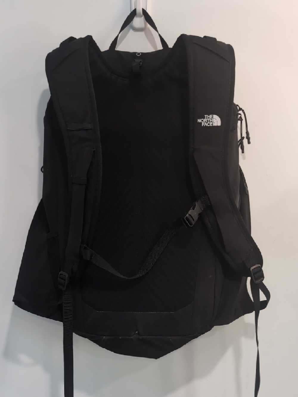 The North Face Advant 20 Black Backpack Hiking Camping Daypack - Picture 4 of 7